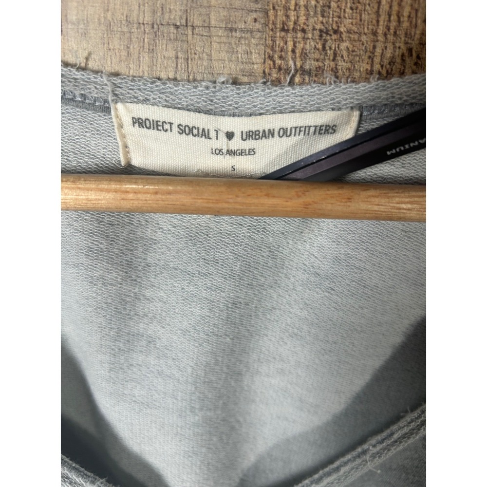 Project Social T Out From Under Gray Cropped Sweatshirt Top Small V Neck Raw Hem - Picture 4 of 6
